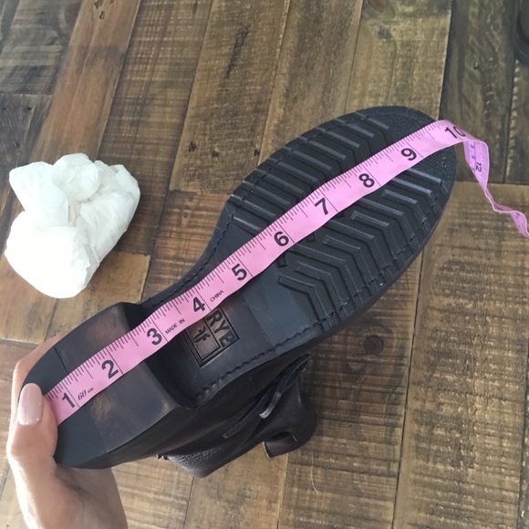 Frye Veronica Short Boots Size 6 - Picture 10 of 12